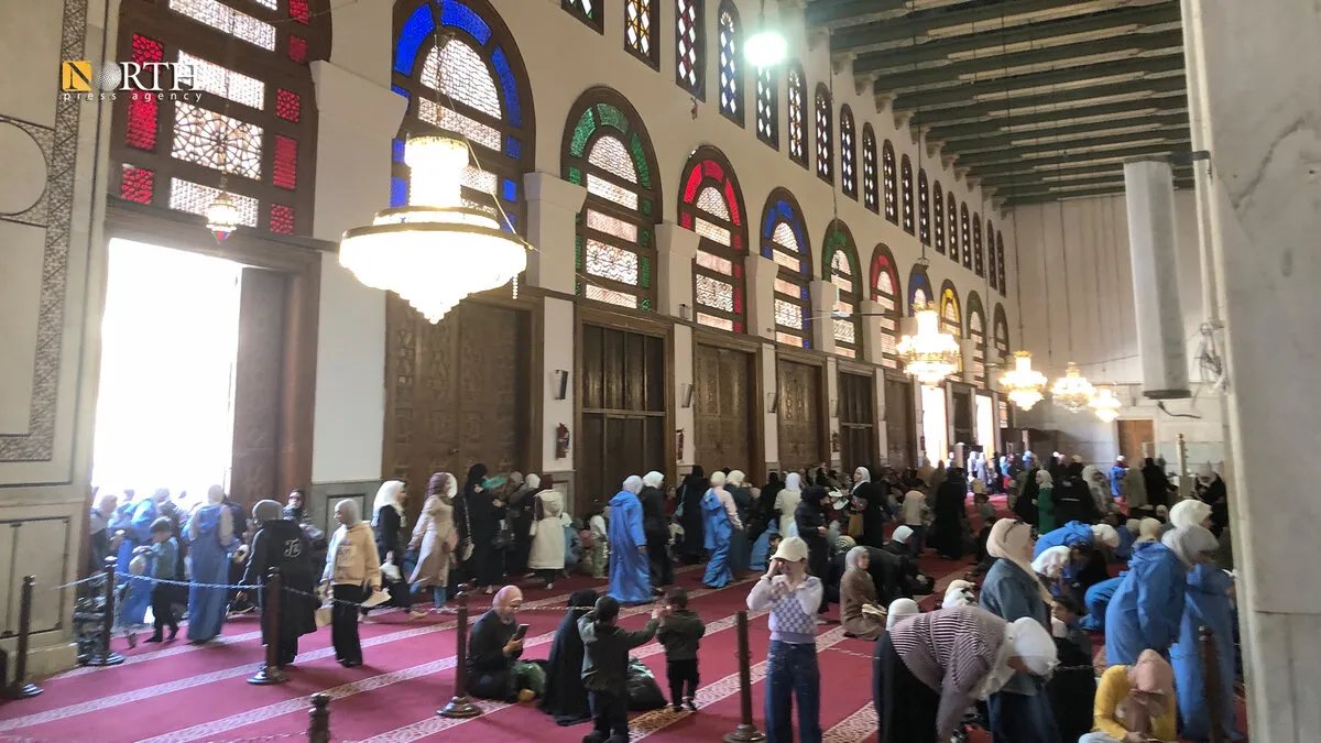 الجامع الأموي بدمشق يخصص مداخل منفصلة للنساء والرجال: خطوة نحو تنظيم أفضل للزوار