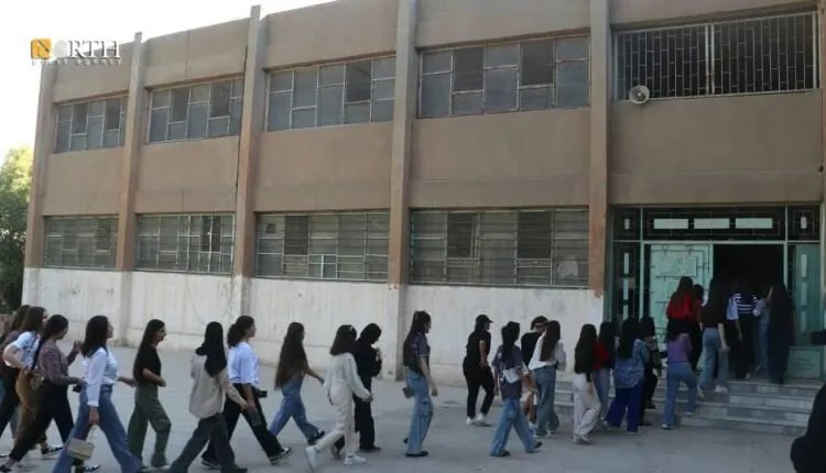 قرار جديد: وزارة التربية السورية تحظر ترديد الشعارات في المدارس