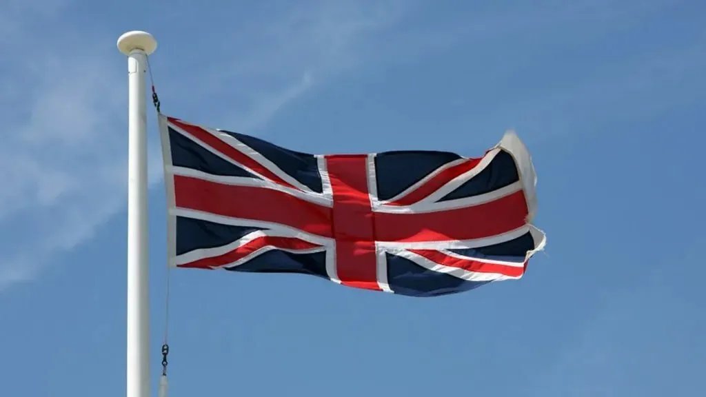بريطانيا تشدد شروط الإقامة الدائمة للمهاجرين بقواعد جديدة
