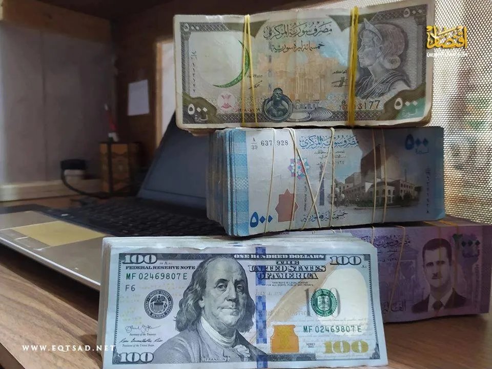 الليرة السورية تشهد تراجعاً طفيفاً في السوق السوداء