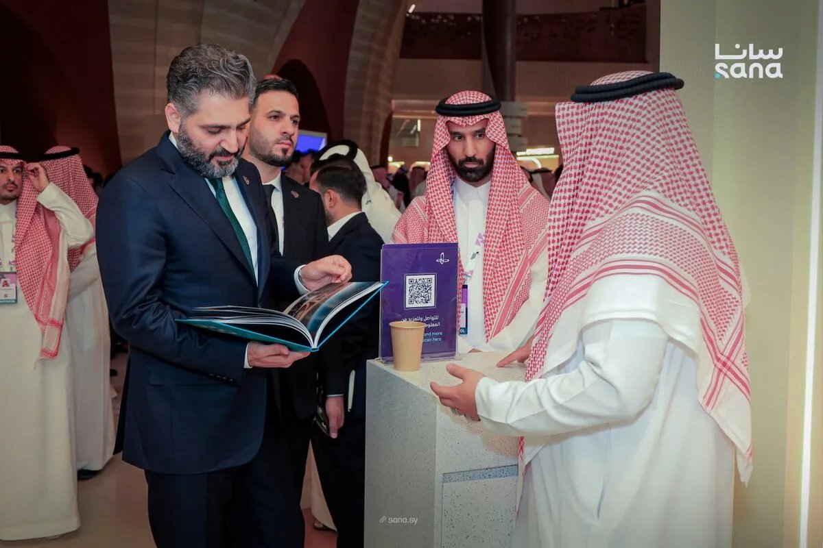 وزير الثقافة السوري يتفقد أجنحة معرض الاستثمار الثقافي 2025 في الرياض