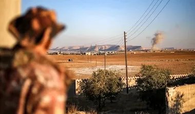 تصاعد التوتر في ريف حلب: استمرار إغلاق طريق الرقة وسط تعزيزات عسكرية تركية وقوات سوريا الديمقراطية