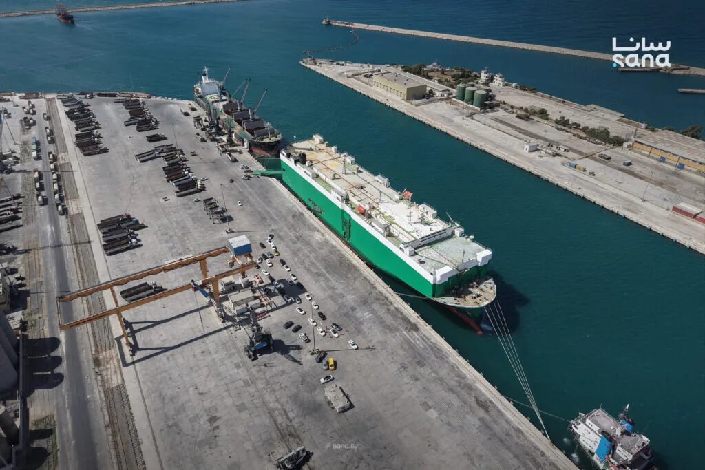 مرفأ طرطوس يستقبل شحنة ضخمة: وصول 2000 سيارة تعزز الثقة بكفاءة المرفأ