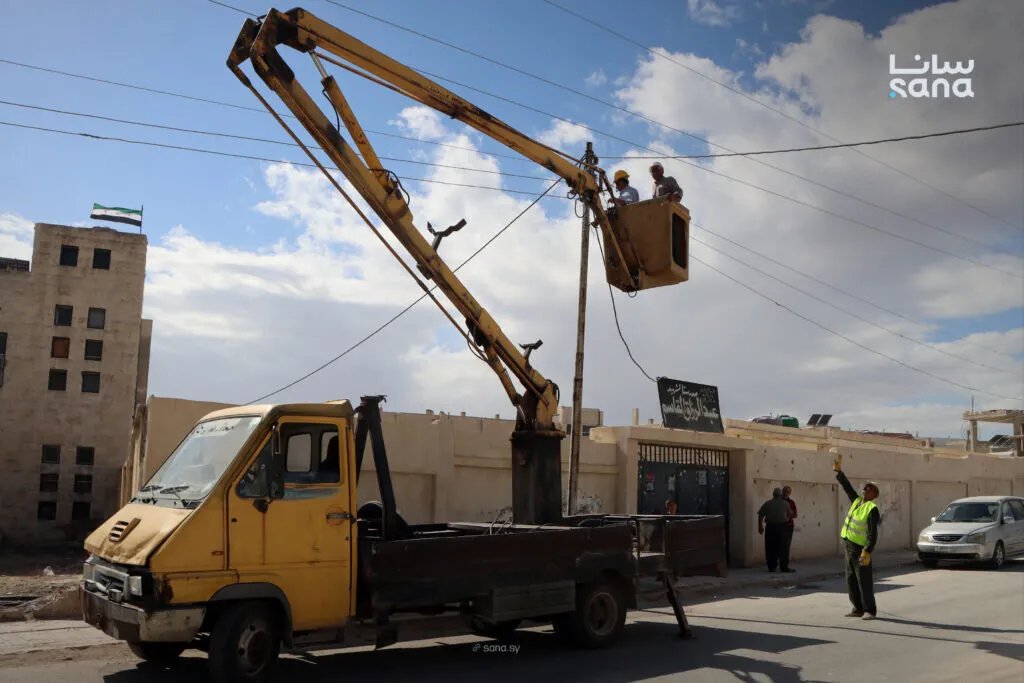 إعادة الكهرباء إلى مورك: جهود مكثفة لخدمة الأهالي العائدين في ريف حماة