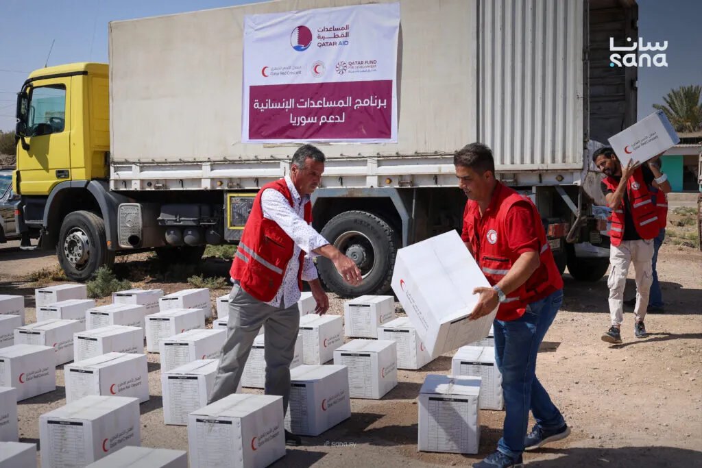 الهلال الأحمر بدرعا يوزع مساعدات نظافة للوافدين من السويداء في المليحة الغربية ورخم