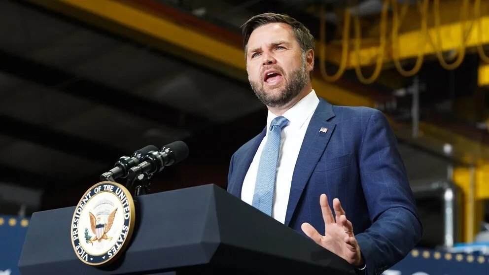 جيه دي فانس يحذر من شلل الحكومة الأمريكية وسط خلافات سياسية حادة