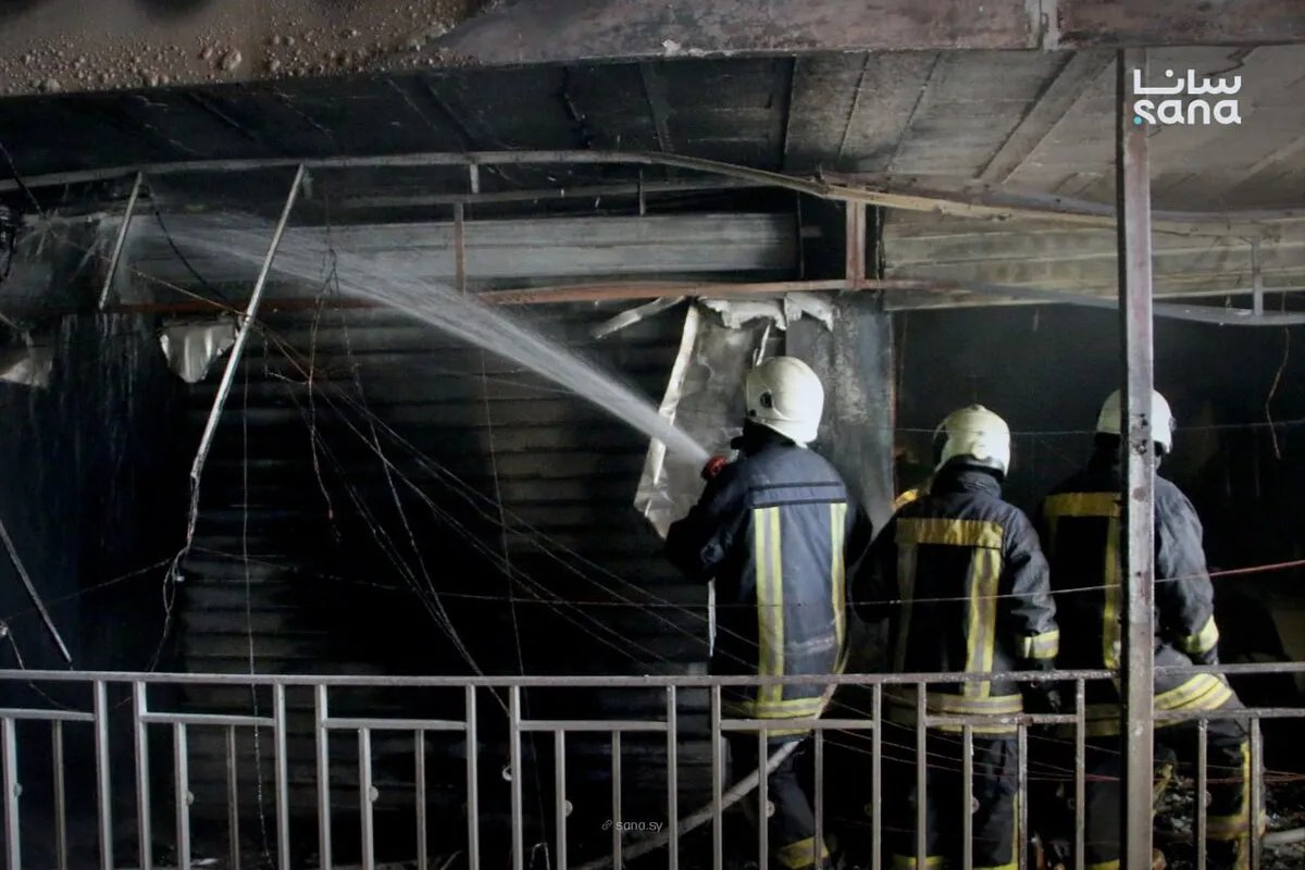 السيطرة على حريق في مول تجاري بحي سيف الدولة في حلب