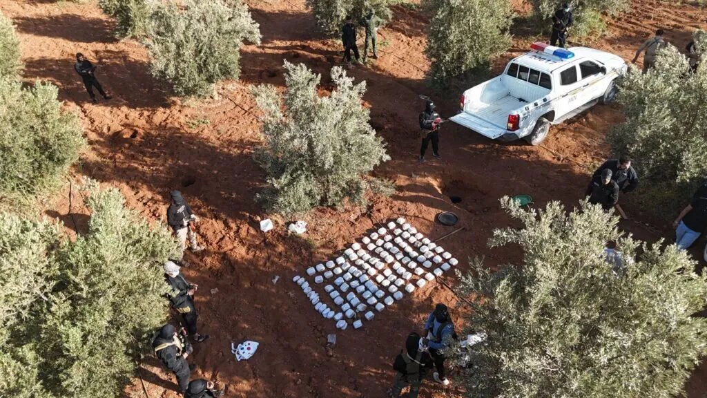 درعا: ضبط كميات كبيرة من المخدرات والأسلحة في عملية نوعية لمكافحة المخدرات