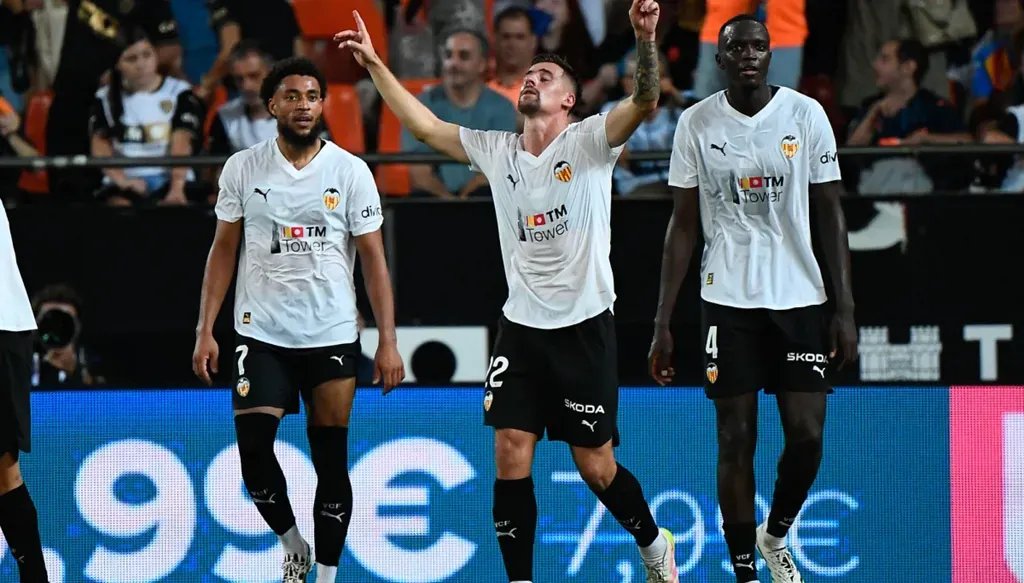 مفاجأة في الدوري الإسباني: فالنسيا يسقط أمام ريال أوفييدو على أرضه