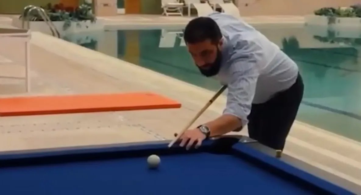 فيديو متداول للرئيس أحمد الشرع يلعب البلياردو يثير الجدل.. الإخبارية تنشر وتتراجع