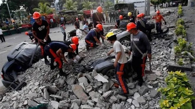 ارتفاع حصيلة ضحايا زلزال الفلبين إلى 60 قتيلاً مع تحذيرات من تسونامي