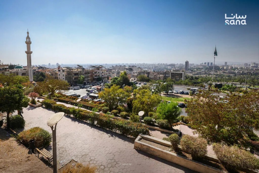 طقس خريفي يسيطر على سوريا مع توقعات بتقلبات في درجات الحرارة وضباب صباحي