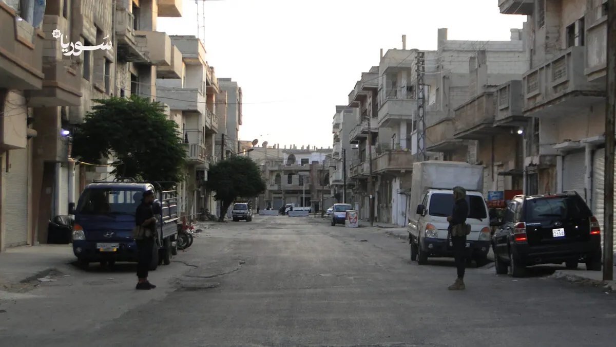 حمص: تباين آراء السكان حول إزالة الحواجز الأمنية وتأثيرها على الأمن والحياة اليومية