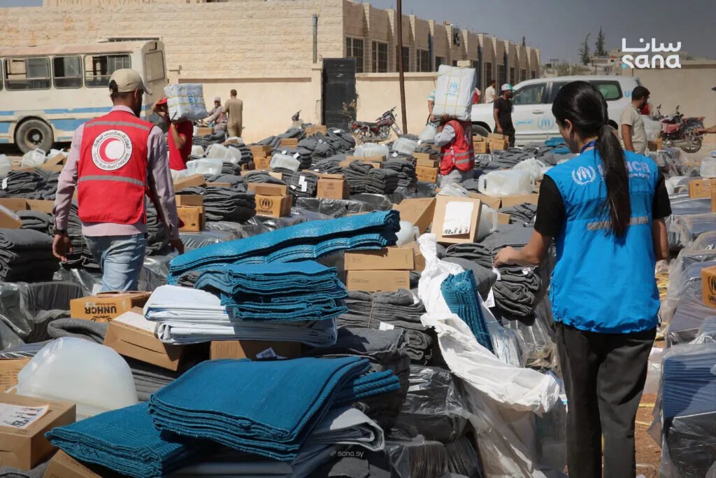 الهلال الأحمر السوري يوزع مساعدات إغاثية لآلاف الأسر العائدة في ريف حماة