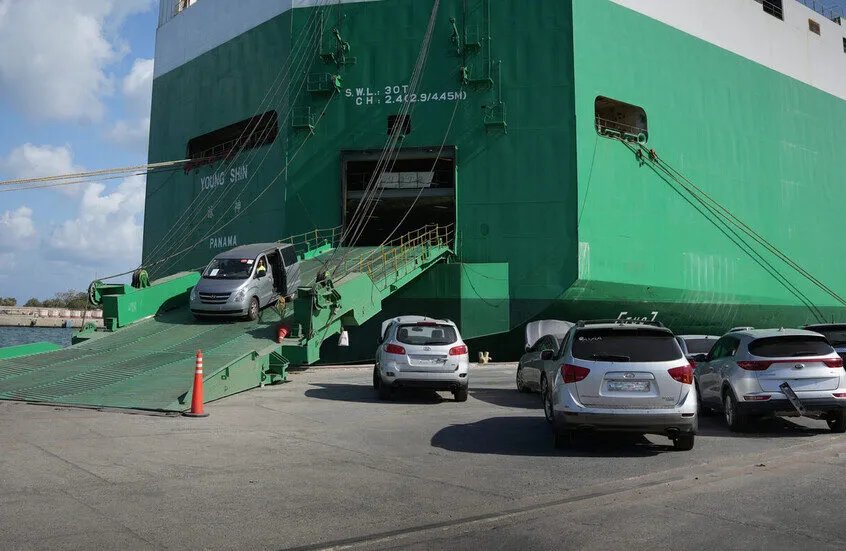 مرفأ طرطوس يستقبل شحنة ضخمة: وصول 2000 سيارة من كوريا الجنوبية