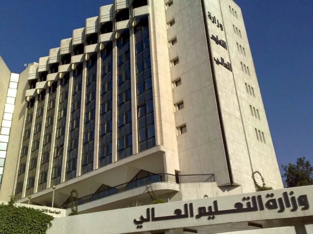 مرسوم رئاسي يمنح ترفيعاً إدارياً لطلاب الجامعات السورية للعام الدراسي 2024-2025