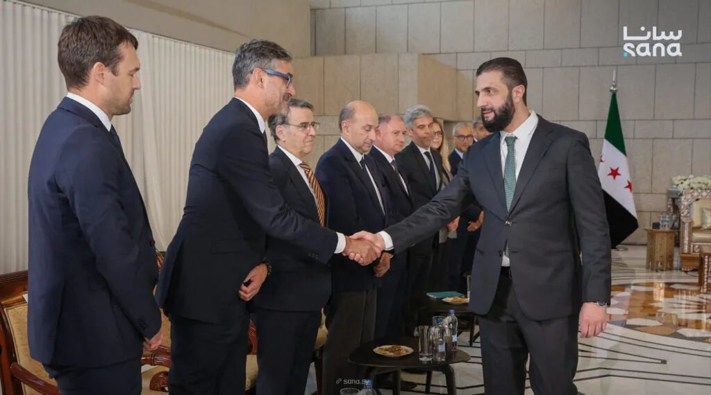 الرئيس الشرع يبحث مع وفد فرنسي تعزيز التعاون الاقتصادي والاستثماري