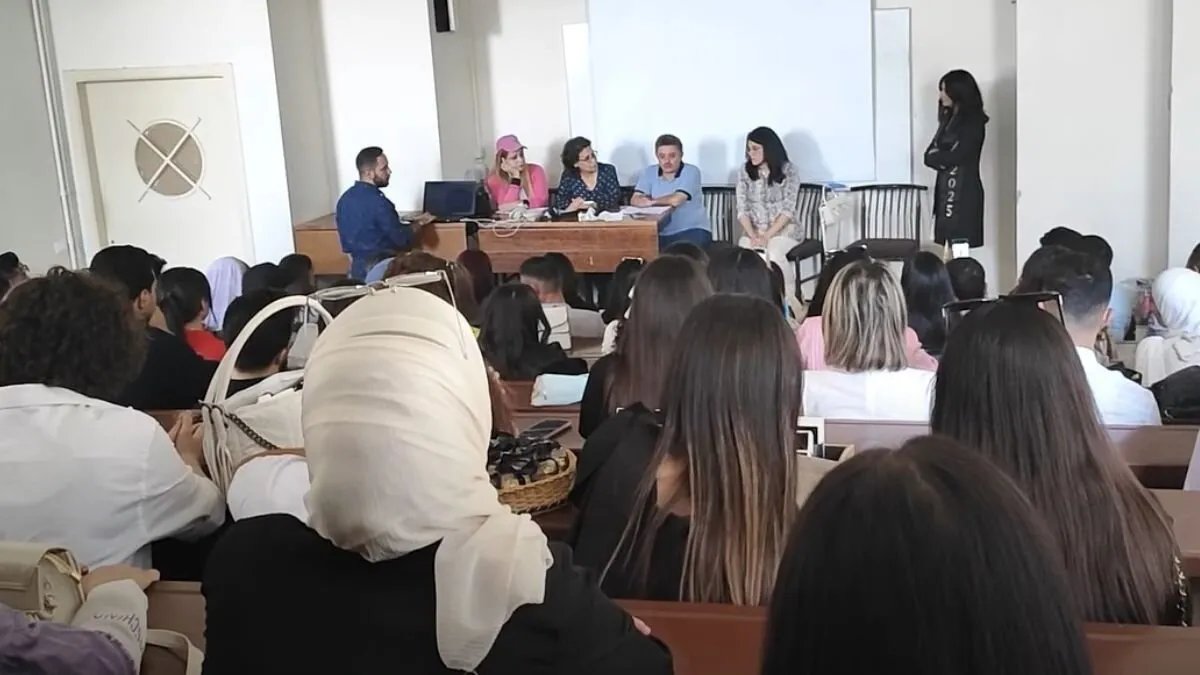 مرسوم رئاسي يمنح ترفيعًا إداريًا لطلاب الجامعات السورية: تفاصيل وحيثيات القرار