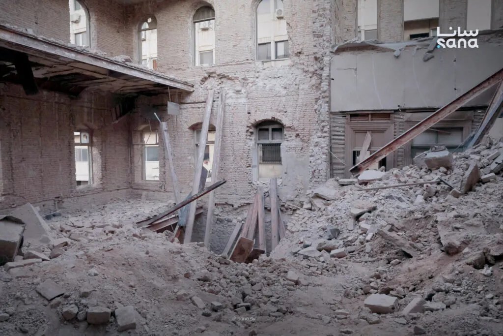 مأساة في دمشق: مصرع عمال وإصابات بانهيار مبنى وزارة الداخلية القديم أثناء الترميم
