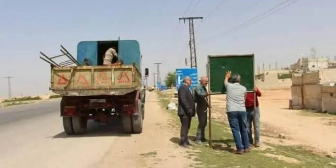 حماة: صيانة شاملة للوحات المرورية على طريق حلب الدولي لتعزيز السلامة