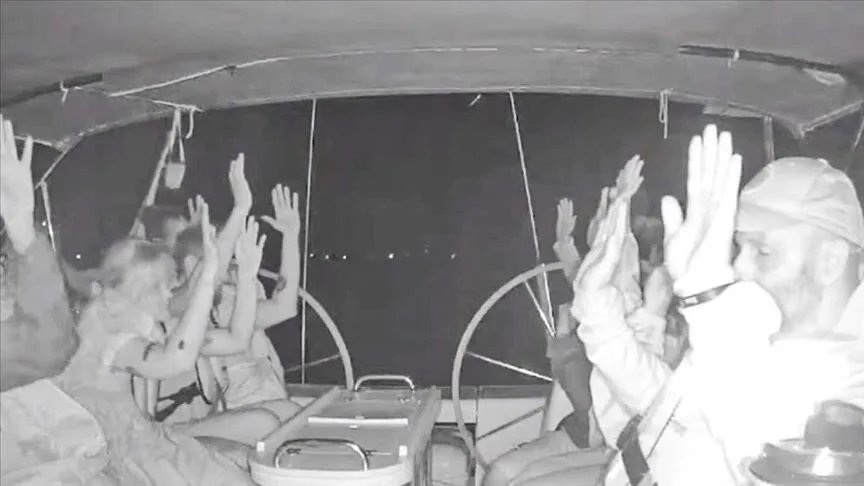 إسرائيل تعتقل ناشطين وتقتحم سفن أسطول الصمود المتجهة إلى غزة