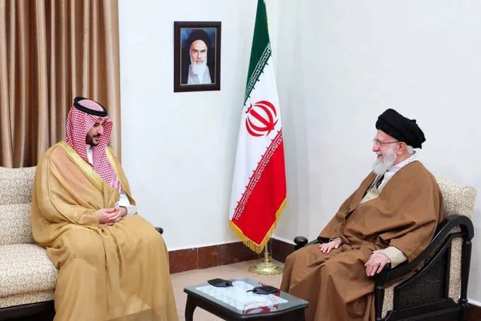 وزير الدفاع السعودي يلتقي خامنئي وبزشكيان في طهران: رسالة من الملك سلمان وتعزيز العلاقات الثنائية