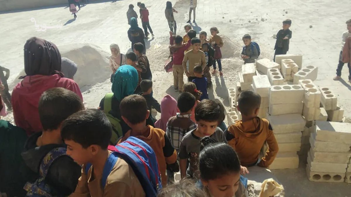 كارثة تربوية في كفرنبل: 600 طالب يواجهون الدراسة بين الأنقاض ونقص الإمكانيات