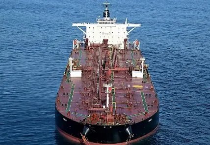 فرنسا تحاكم قبطان سفينة تابعة لـ "الأسطول الشبح الروسي" بتهمة تحدي الأوامر