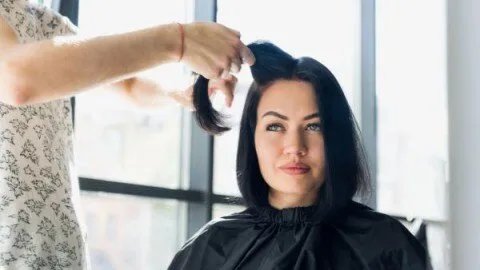 دليل أكتوبر 2025: أفضل مواعيد قص الشعر لنمو أسرع وكثافة مضاعفة