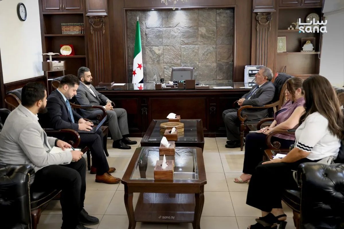 وزير الإدارة المحلية يبحث مع الفاو تعزيز التعاون في التنمية المستدامة