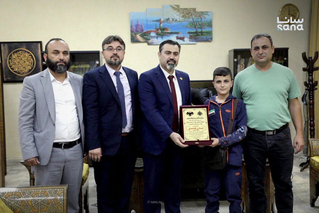 تكريم الطالب السوري مازن فندي بعد فوزه بالمركز الثالث عالمياً في بطولة الشطرنج