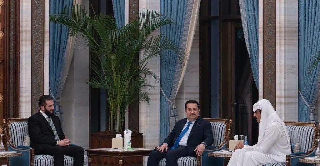 لقاء ثلاثي في الدوحة: السوداني والشرع يبحثان التطورات في سوريا بحضور أمير قطر