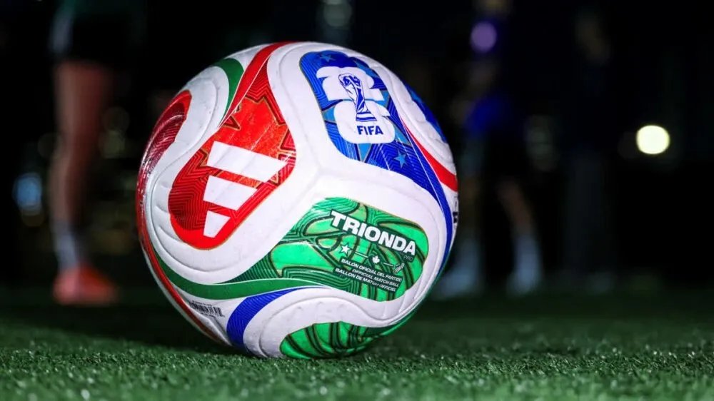 الفيفا يكشف النقاب عن "تريوندا": الكرة الرسمية لكأس العالم 2026 بتصميم مستوحى من الدول المضيفة