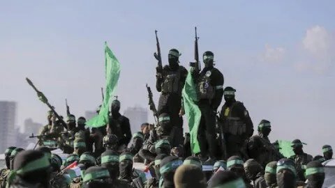 حماس تدرس خطة ترامب بشأن غزة وتعلن موقفها قريباً: مشاورات مستمرة مع الوسطاء