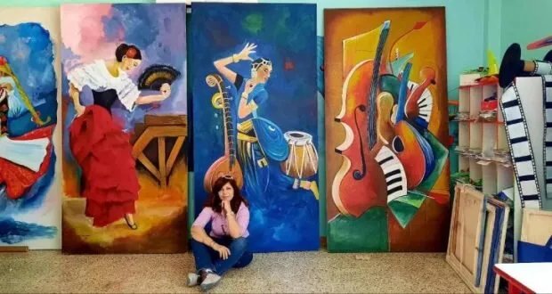 سوسن بواب: الفنانة التشكيلية التي تحول الطبيعة والمرأة إلى لوحات انطباعية