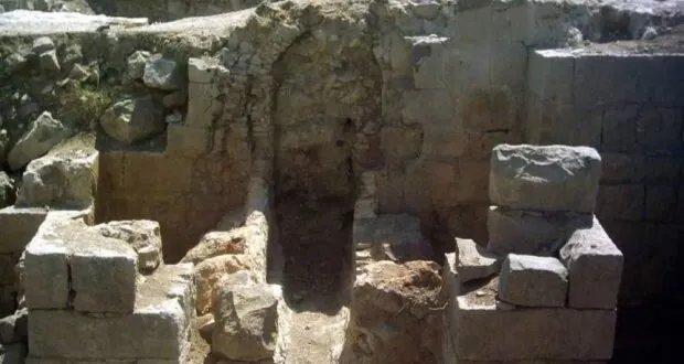 تل الأشعري بدرعا: رحلة عبر الزمن من عصور ما قبل التاريخ إلى العصر الحديث