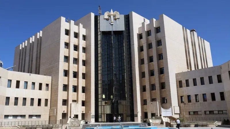 قرار تاريخي: العدل تلغي الملاحقات القضائية لأكثر من 287 ألف قضية من عهد النظام السابق