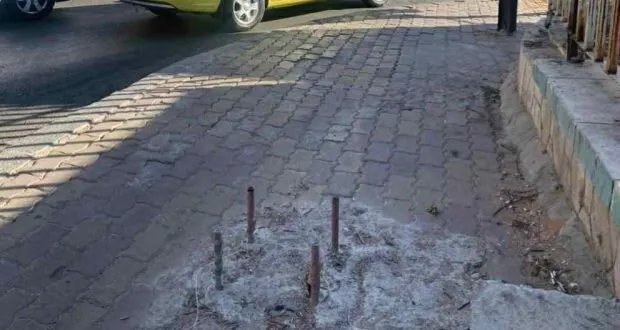 أرصفة دمشق: قواعد حديدية وبرغي مكشوفة تهدد سلامة المارة