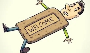 هل اللطف الزائد يعيق سعادتك؟ دراسة تكشف العلاقة بين الدماثة والرضا عن الحياة