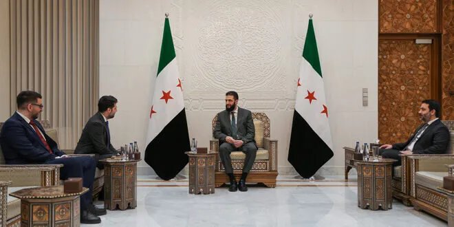 الرئيس الشرع يبحث تعزيز التعاون الاقتصادي مع المنتدى الاقتصادي العالمي في دمشق