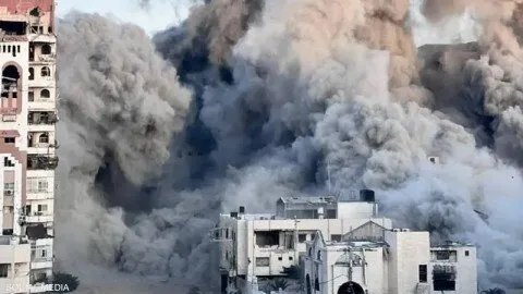 تصاعد القصف على غزة رغم موافقة حماس: مجازر جديدة وإسرائيل تدّعي تقليص العمليات