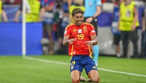 إسبانيا تستبعد لامين يامال بضغط من برشلونة.. ودي لا فوينتي يوضح أسباب القرار