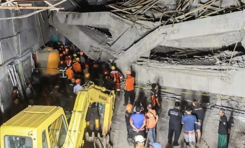 فاجعة في إندونيسيا: ارتفاع حصيلة ضحايا انهيار المدرسة إلى 17 قتيلاً وفقدان العشرات