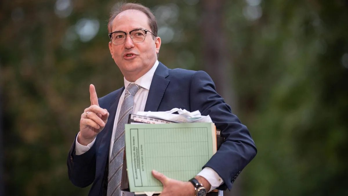 وزير الداخلية الألماني يعلن استعداده للسفر إلى سوريا لتوقيع اتفاقيات ترحيل مثيرة للجدل