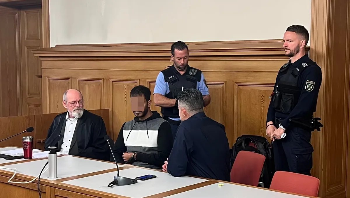 أمام محكمة ألمانية: لاجئ عراقي يواجه تهمة الشروع في القتل بعد هجوم بسكين في غورليتز