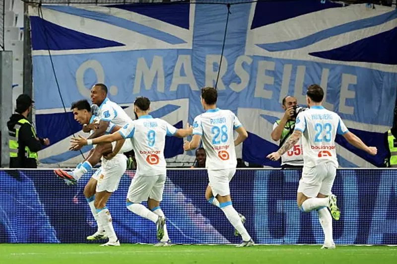 مارسيليا ينتزع صدارة الدوري الفرنسي بفوز ثمين على ميتز