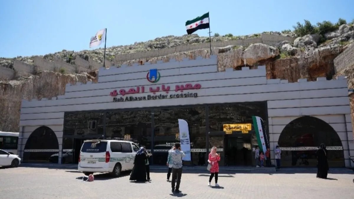 عودة مكثفة للاجئين السوريين: أكثر من 100 ألف شخص يعودون في أيلول و825 ألف منذ 2024