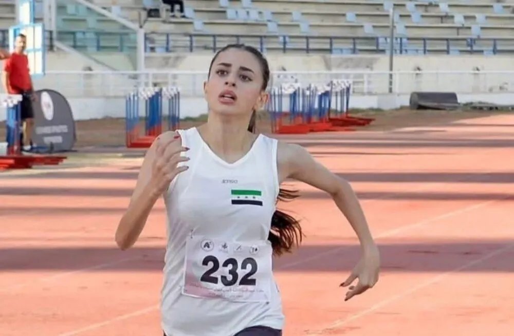 نايا عباس تهدي سوريا ذهبية سباق 800 متر في بطولة غرب آسيا للشباب ببيروت