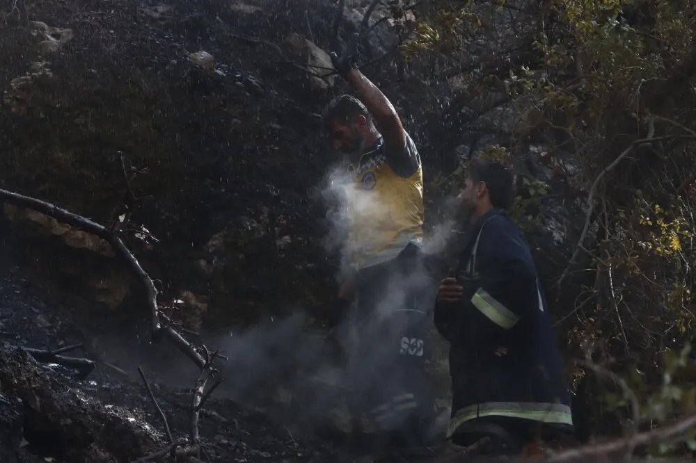 السيطرة على حريق حراجي قرب قلعة صلاح الدين في ريف اللاذقية