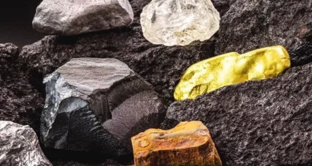 صعود تاريخي للمعادن الثمينة في 2025: الذهب والفضة والبلاتين يقودون المشهد الاقتصادي العالمي